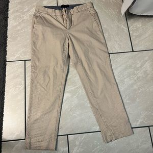 Banana Republic women tan pants with white diamond “polka dots”, Size 4 Hampton